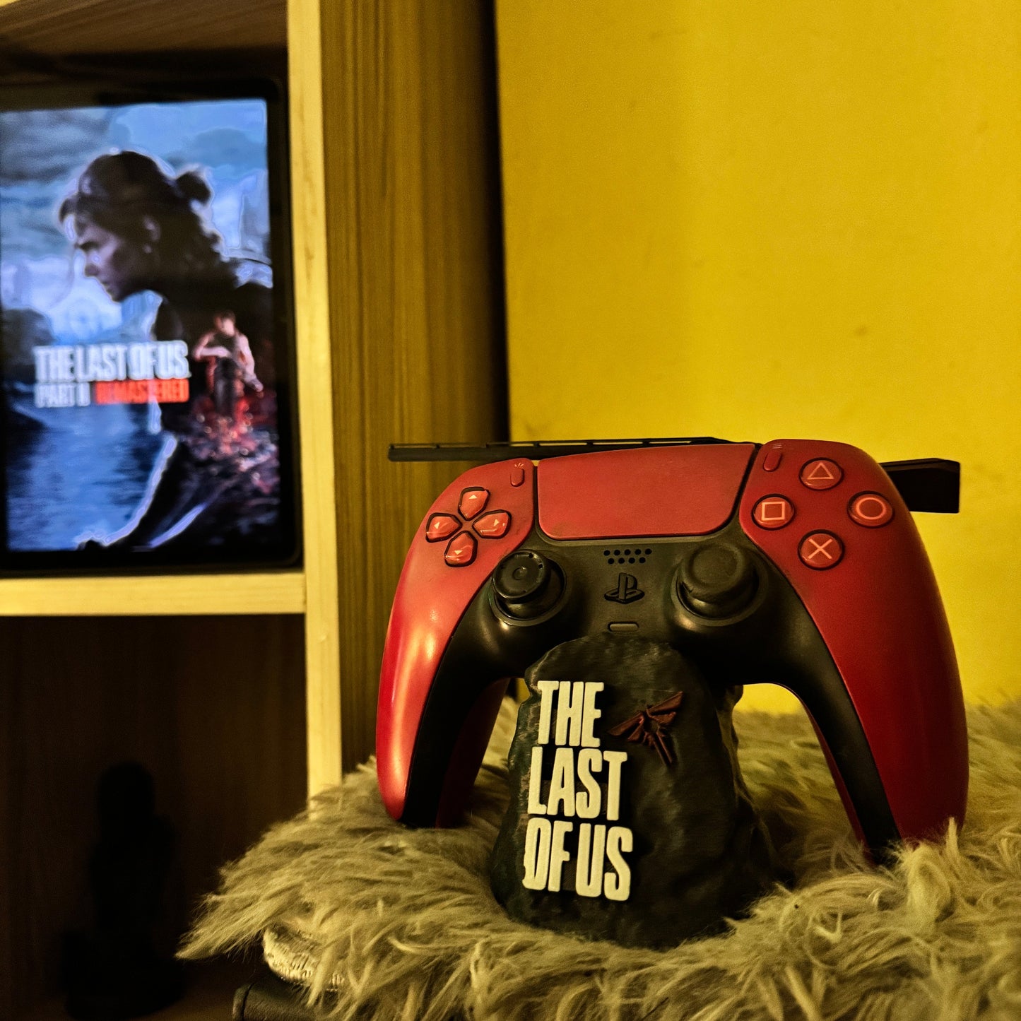 The Last of Us Controller Stand